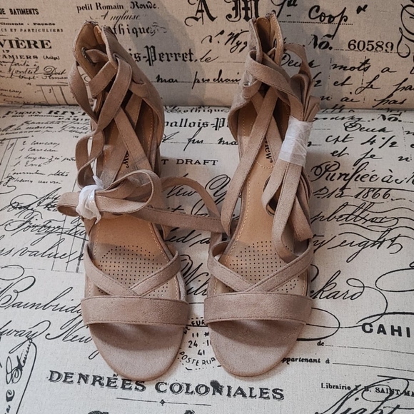 Heels - Picture 3 of 3